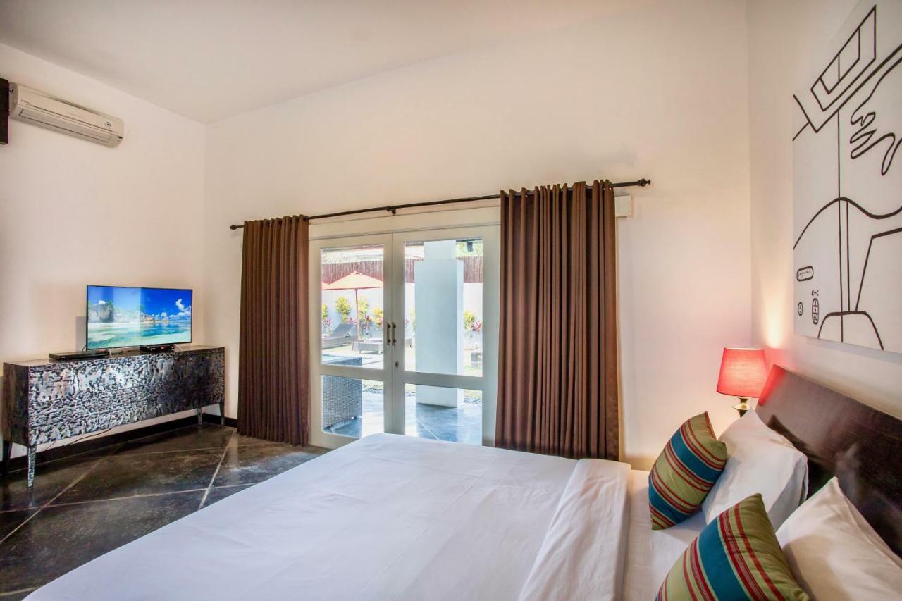 Villa Julia | Heart Of Seminyak | 350M Beach ภายนอก รูปภาพ
