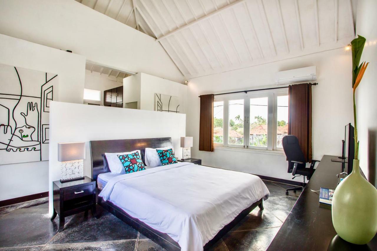 Villa Julia | Heart Of Seminyak | 350M Beach ภายนอก รูปภาพ