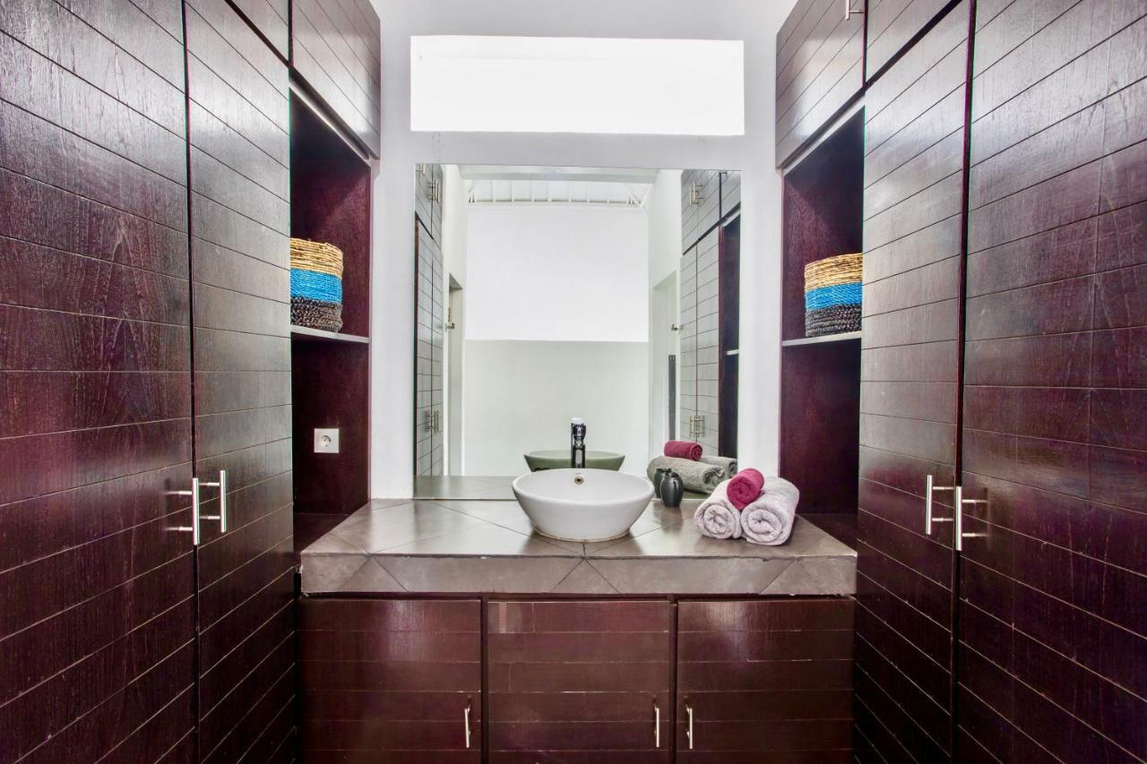Villa Julia | Heart Of Seminyak | 350M Beach ภายนอก รูปภาพ